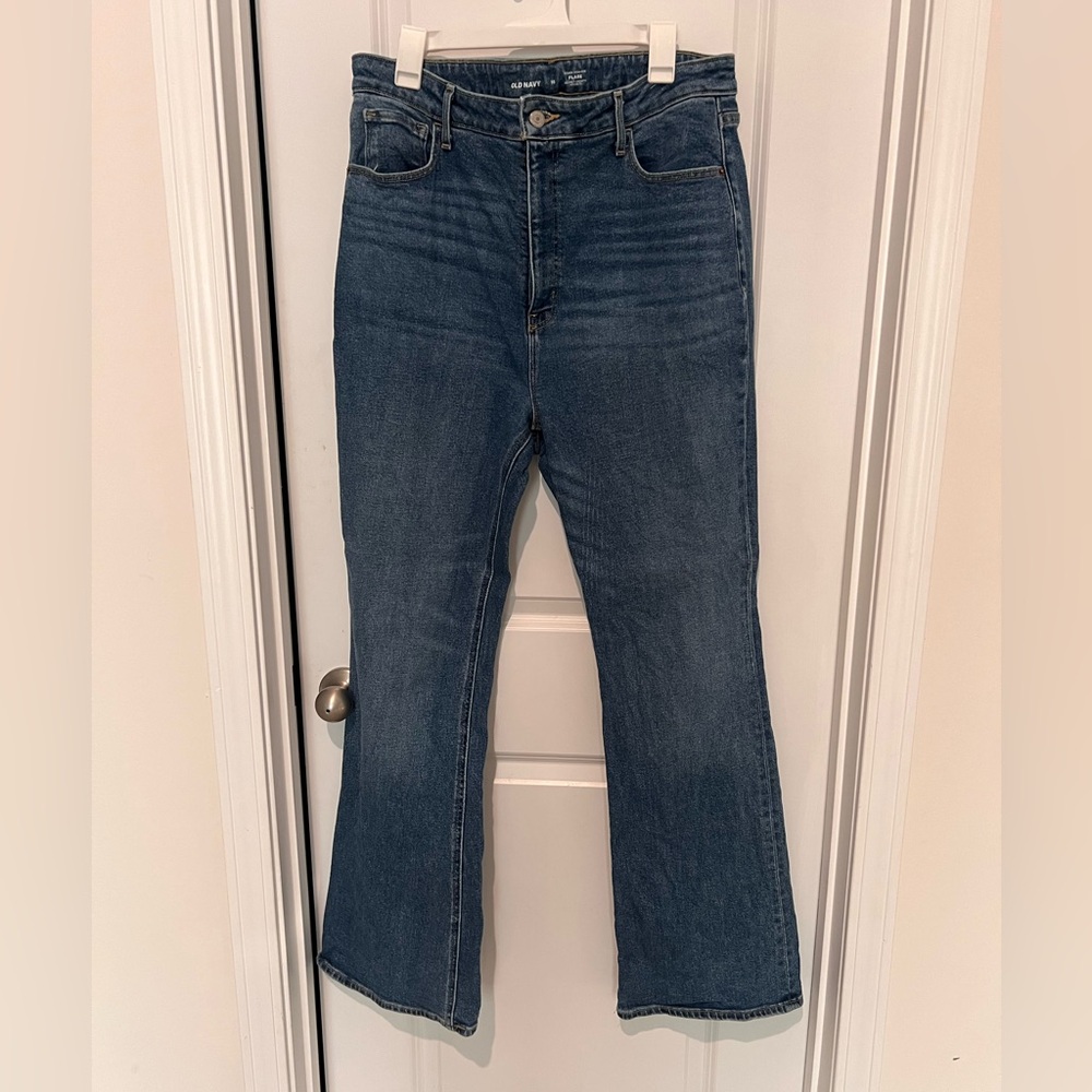 2 Pairs of Women’s Old Navy Jeans